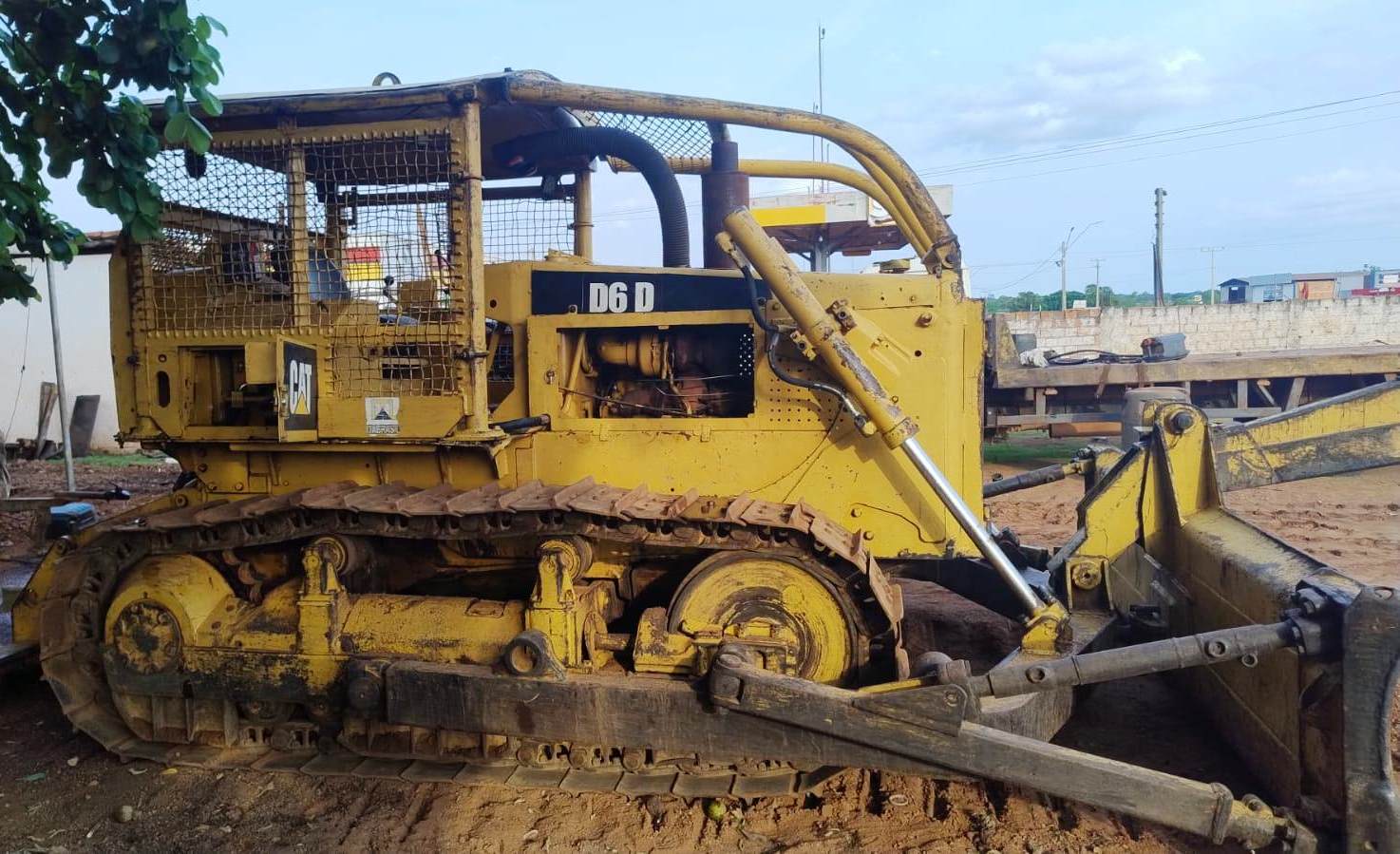 Trator de esteira Caterpillar D6DPS 1985 - Imagem 10