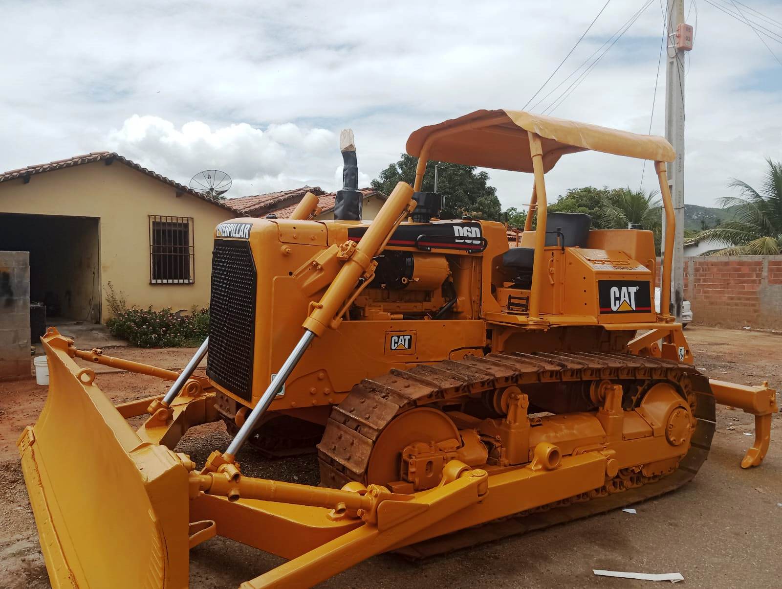 Trator de esteira Caterpillar D6DPS 1987 - Imagem 3
