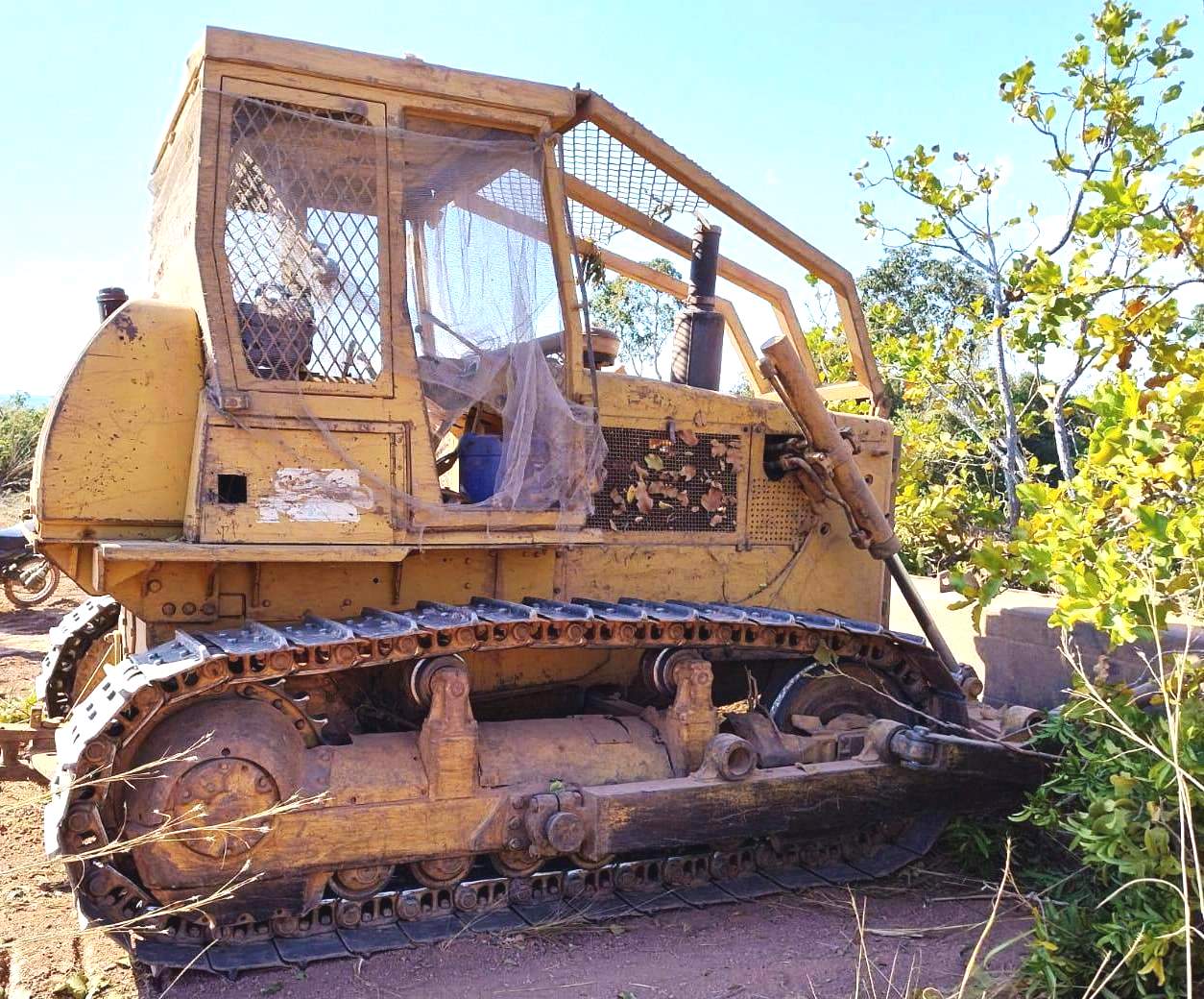 Trator de esteira Caterpillar D6DSA 1990 - Imagem 1
