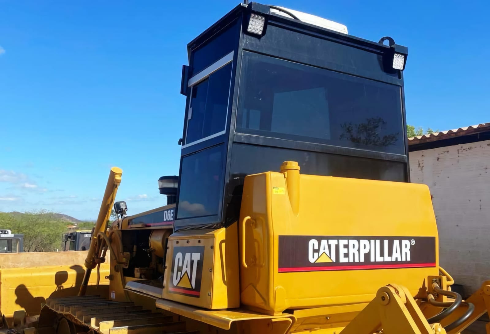 Trator de esteira Caterpillar D6EPS 1989 - Imagem 1