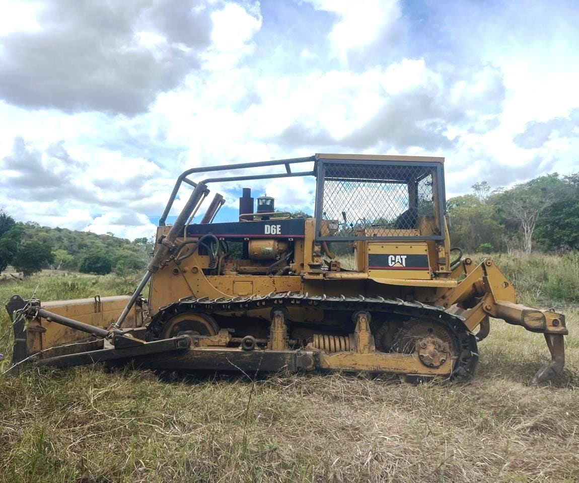 Trator de esteira Caterpillar D6EPS 1995 - Imagem 2