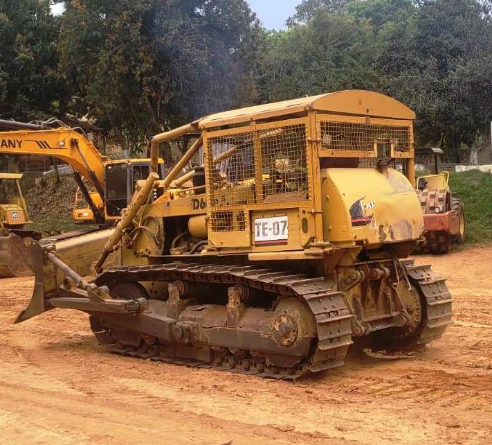 Trator de esteira Caterpillar D6ESR 1994 - Imagem 2