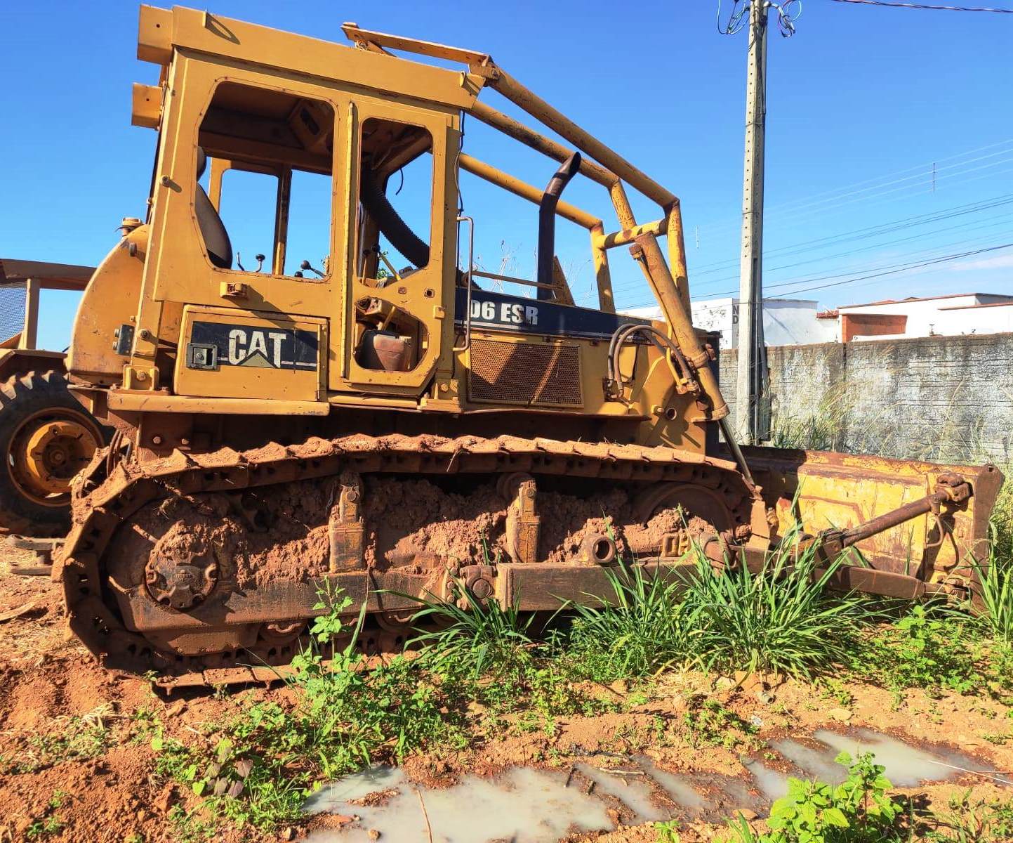 Trator de esteira Caterpillar D6ESR 1996 - Imagem 1