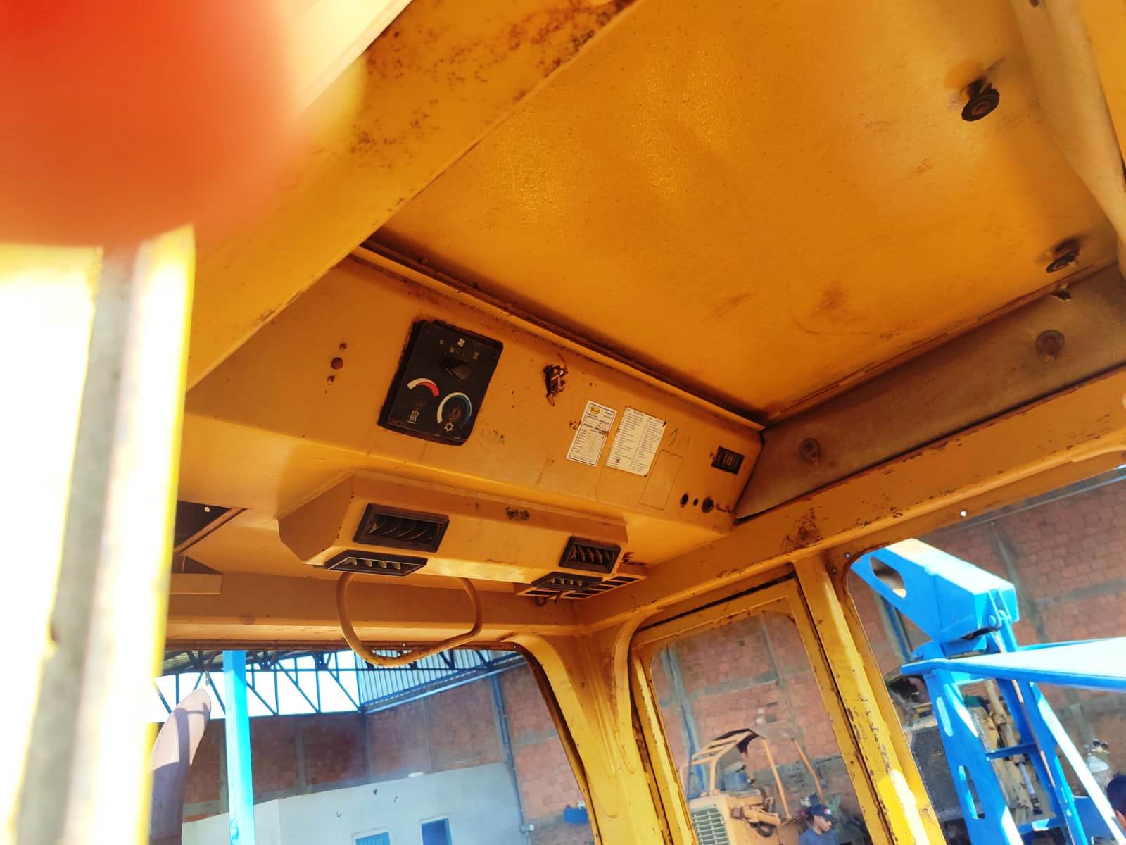 Trator de esteira Caterpillar D6ESR 1996 - Imagem 6