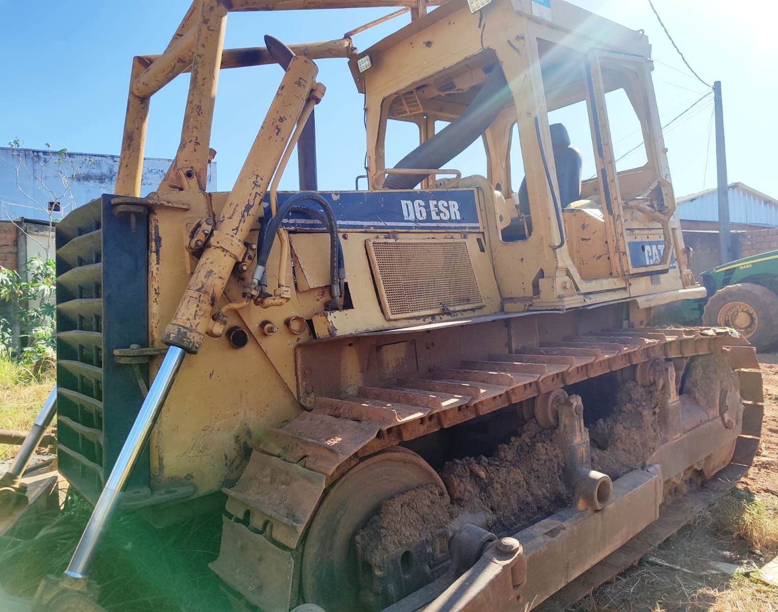 Trator de esteira Caterpillar D6ESR 1996 - Imagem 11