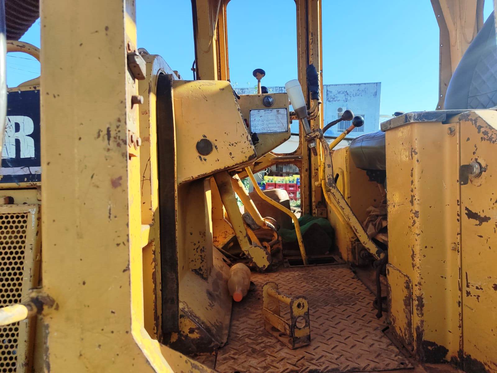 Trator de esteira Caterpillar D6ESR 1996 - Imagem 13