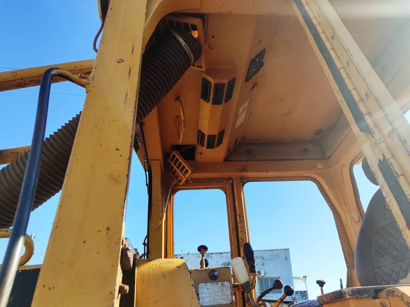 Trator de esteira Caterpillar D6ESR 1996 - Imagem 15