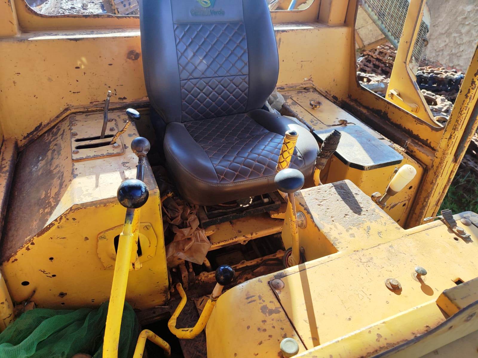 Trator de esteira Caterpillar D6ESR 1996 - Imagem 17