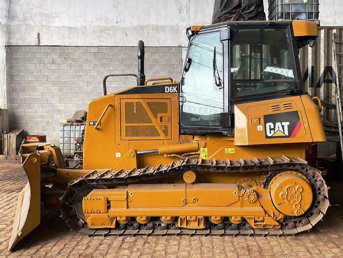 Trator de esteira Caterpillar D6K 2012 - Imagem 1