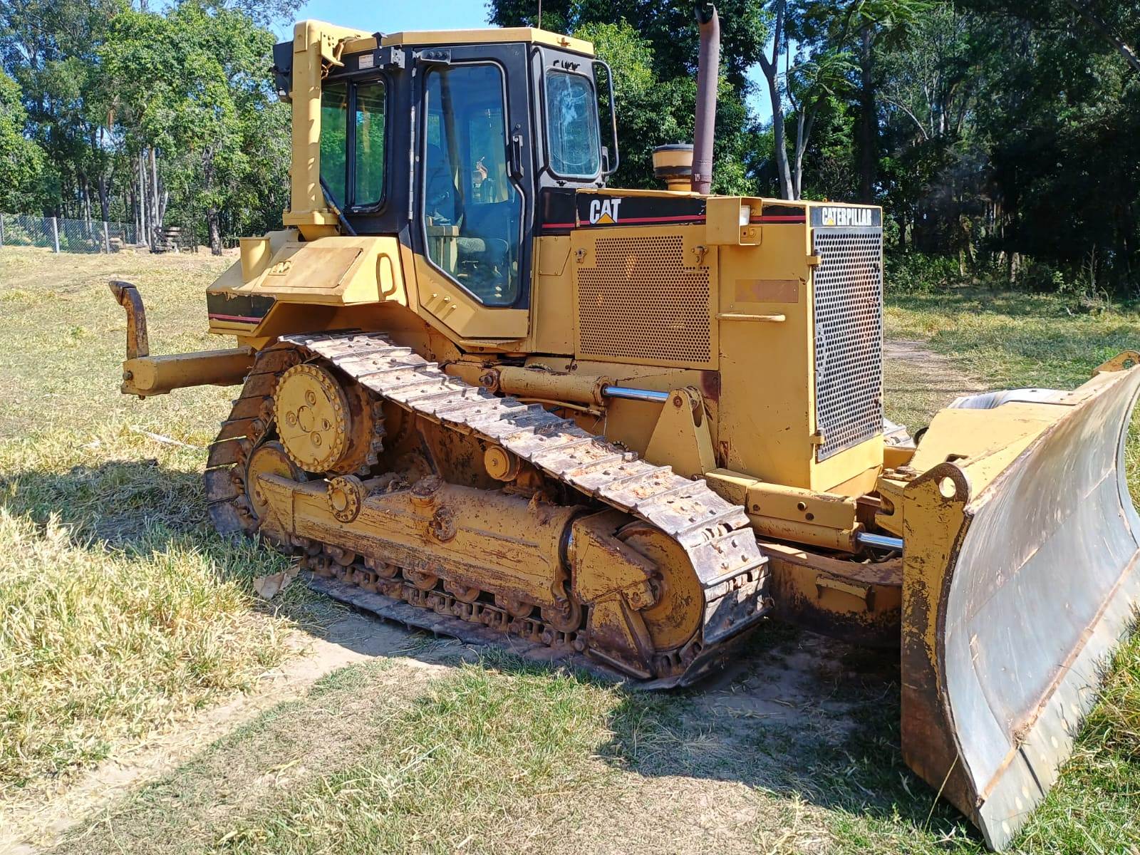 Trator de esteira Caterpillar D6M 2003 - Imagem 1
