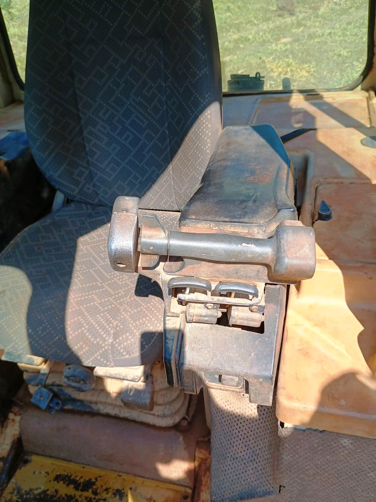 Trator de esteira Caterpillar D6M 2003 - Imagem 8