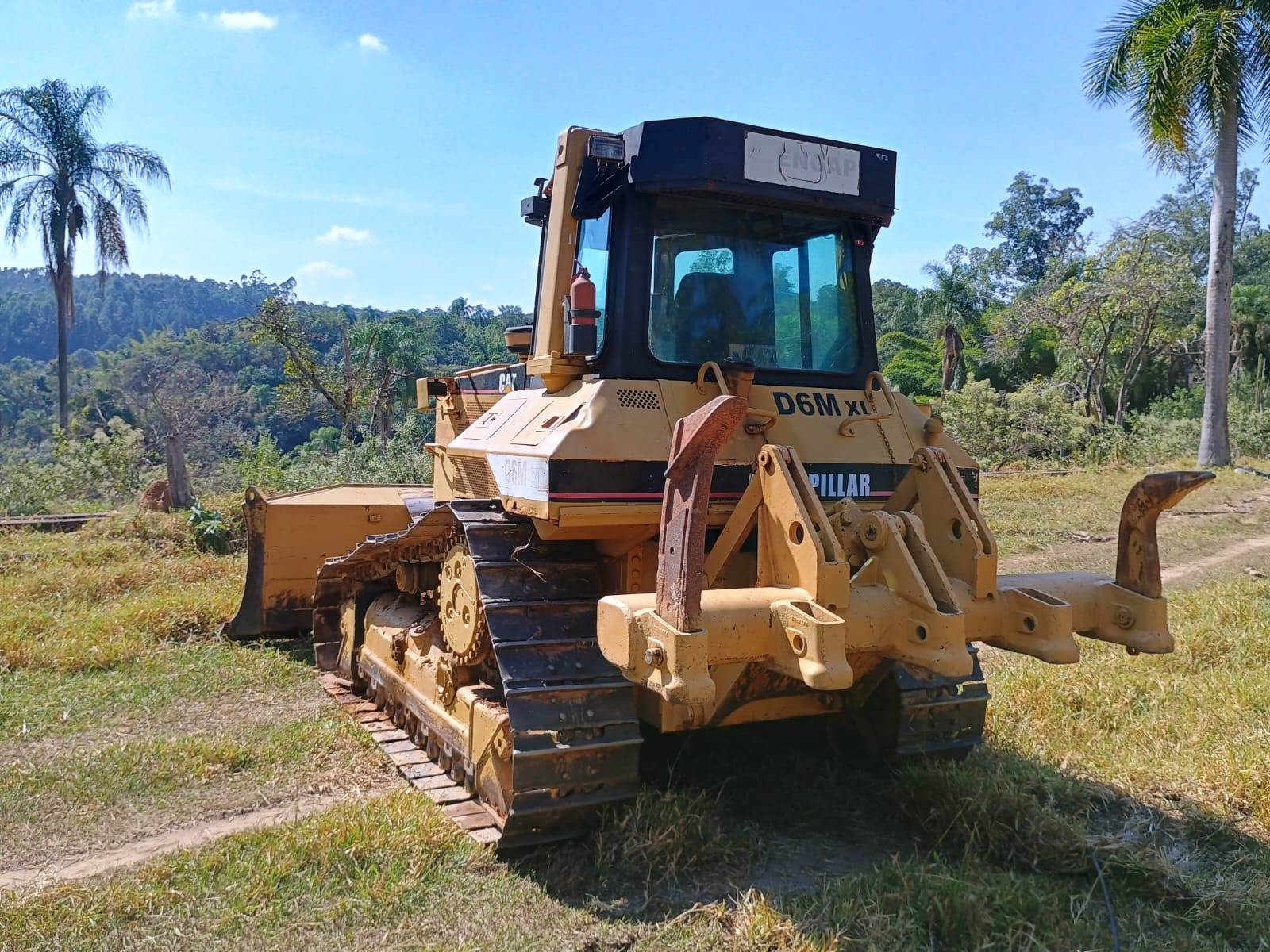 Trator de esteira Caterpillar D6M 2003 - Imagem 9