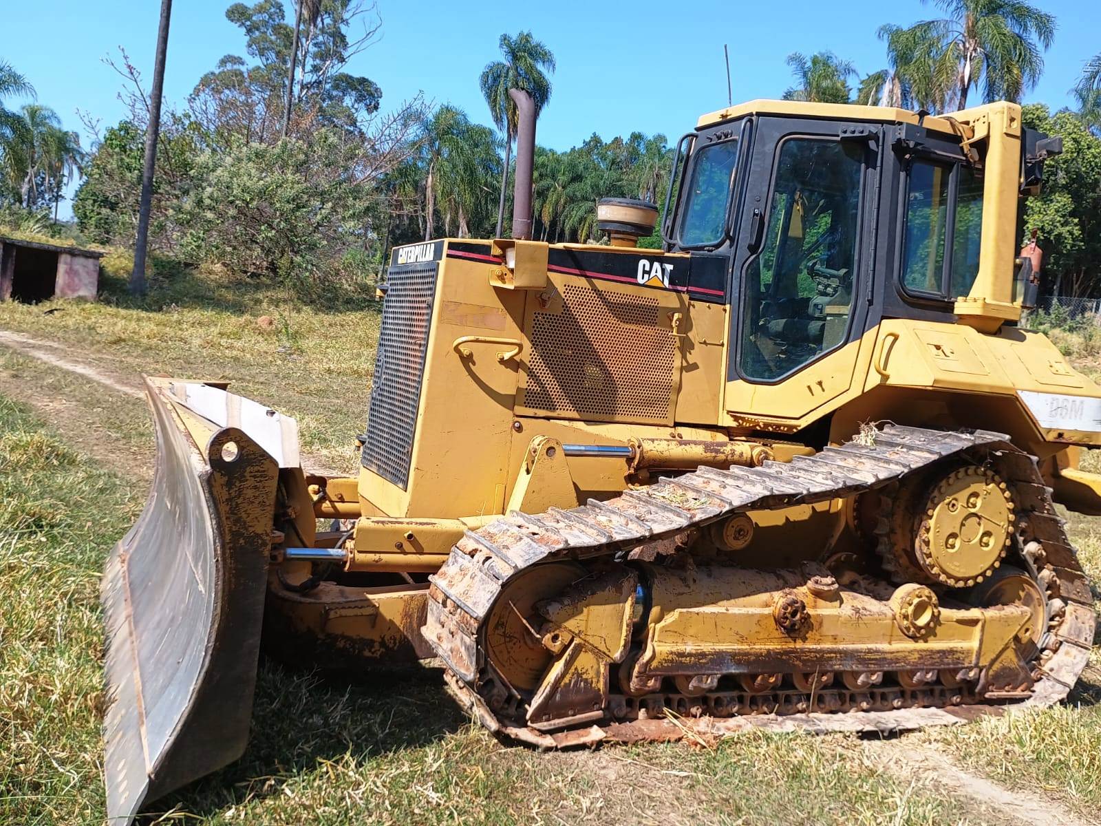 Trator de esteira Caterpillar D6M 2003 - Imagem 11