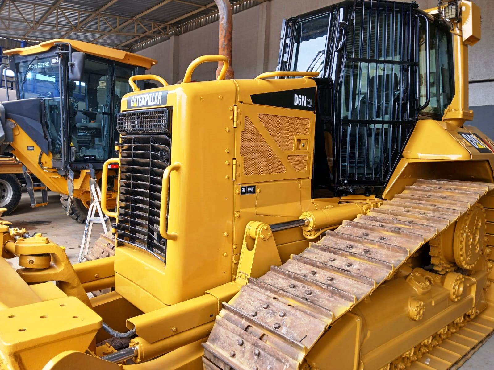 Trator de esteira Caterpillar D6N 2012 - Imagem 1