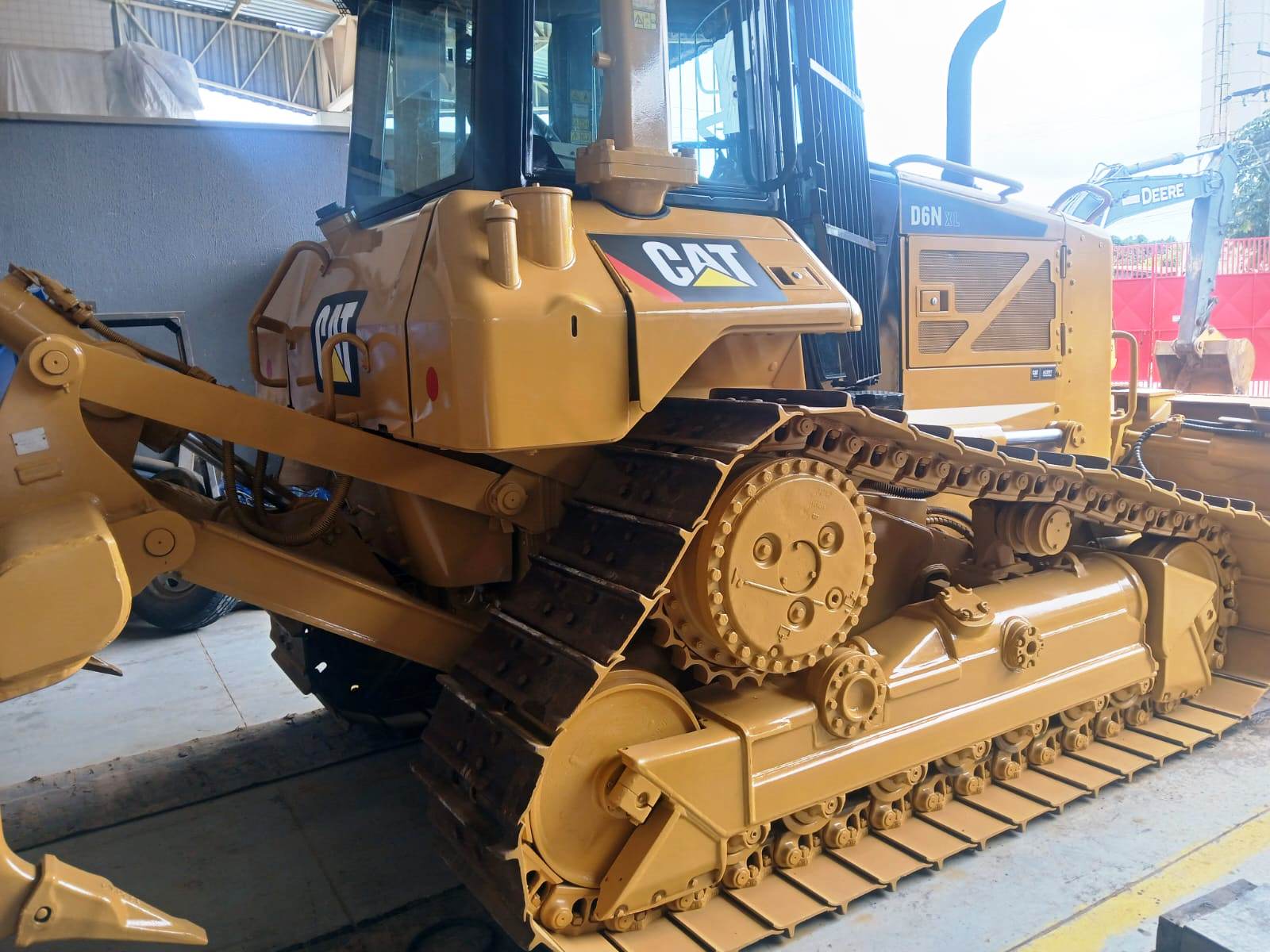 Trator de esteira Caterpillar D6N 2012 - Imagem 2