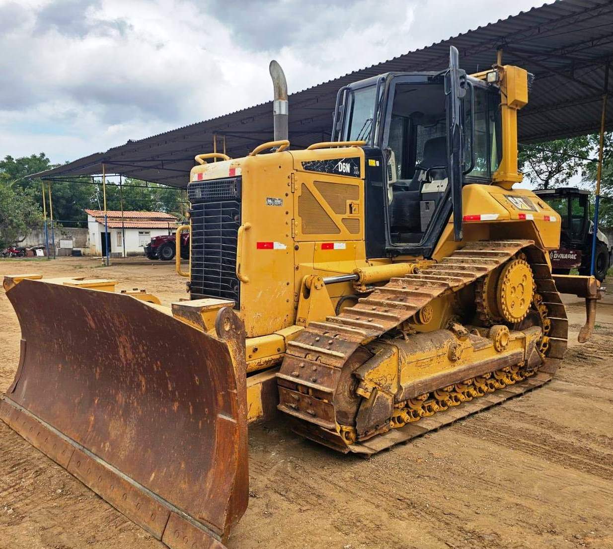 Trator de esteira Caterpillar D6N 2013 - Imagem 2