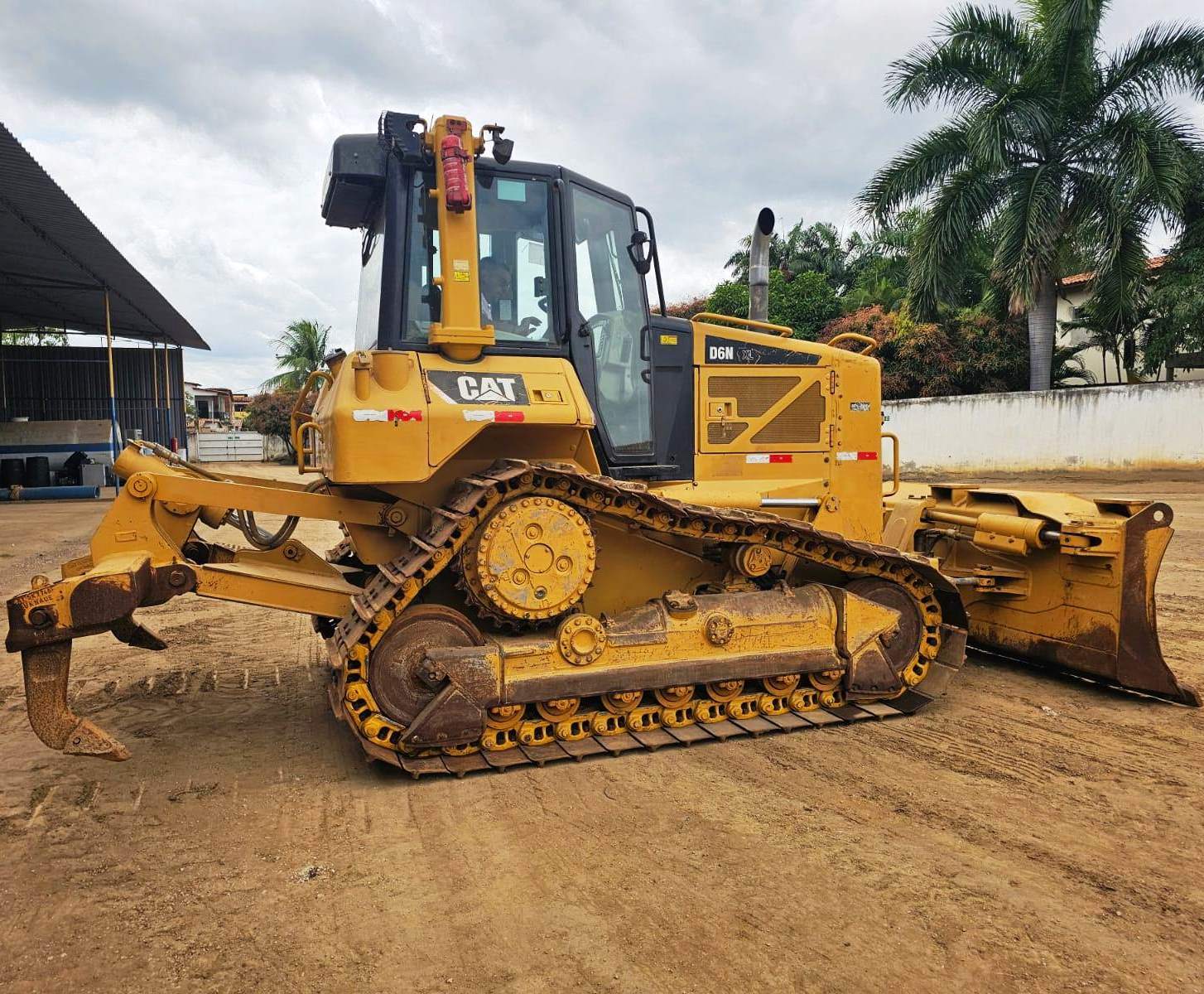 Trator de esteira Caterpillar D6N 2013 - Imagem 5