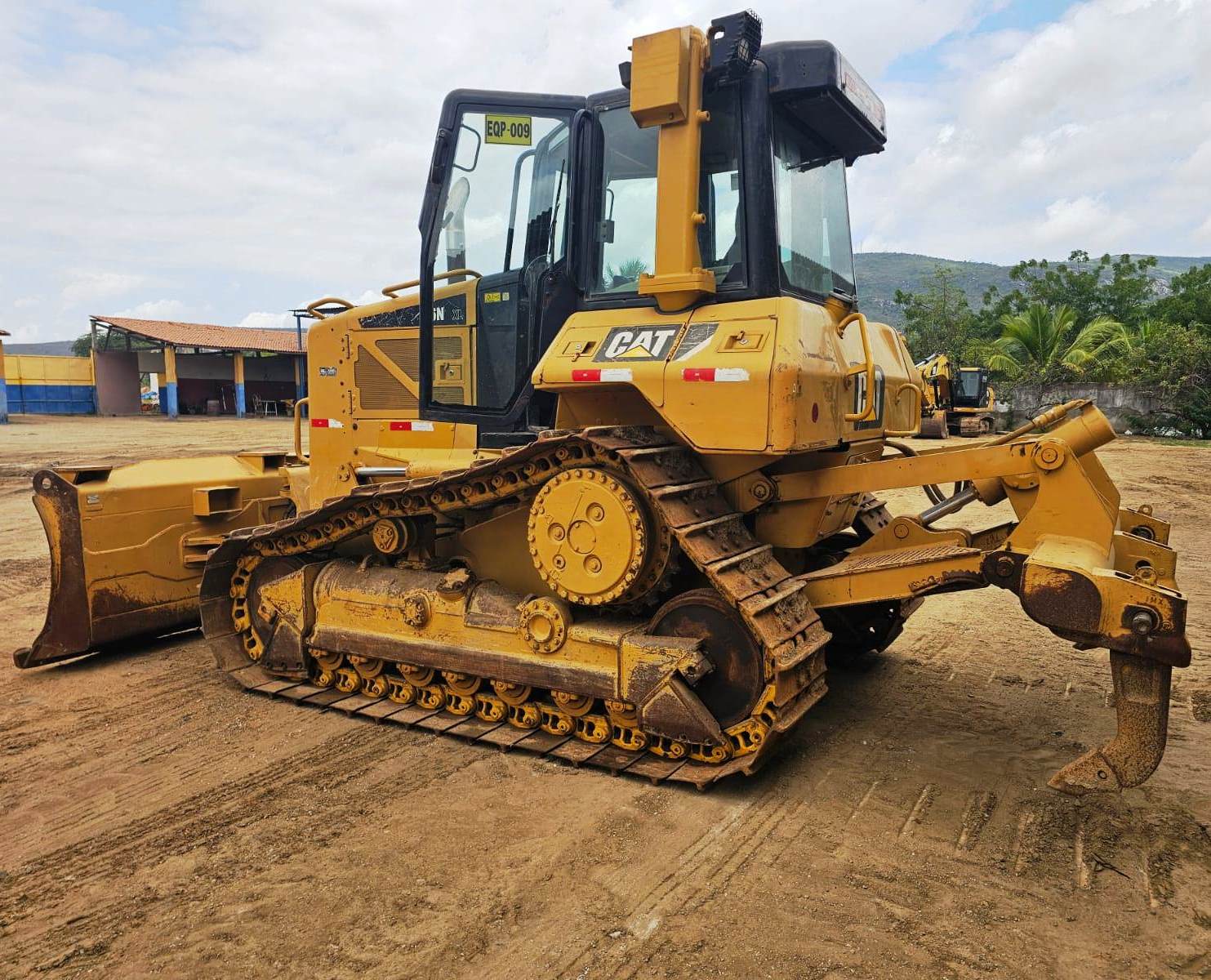 Trator de esteira Caterpillar D6N 2013 - Imagem 7