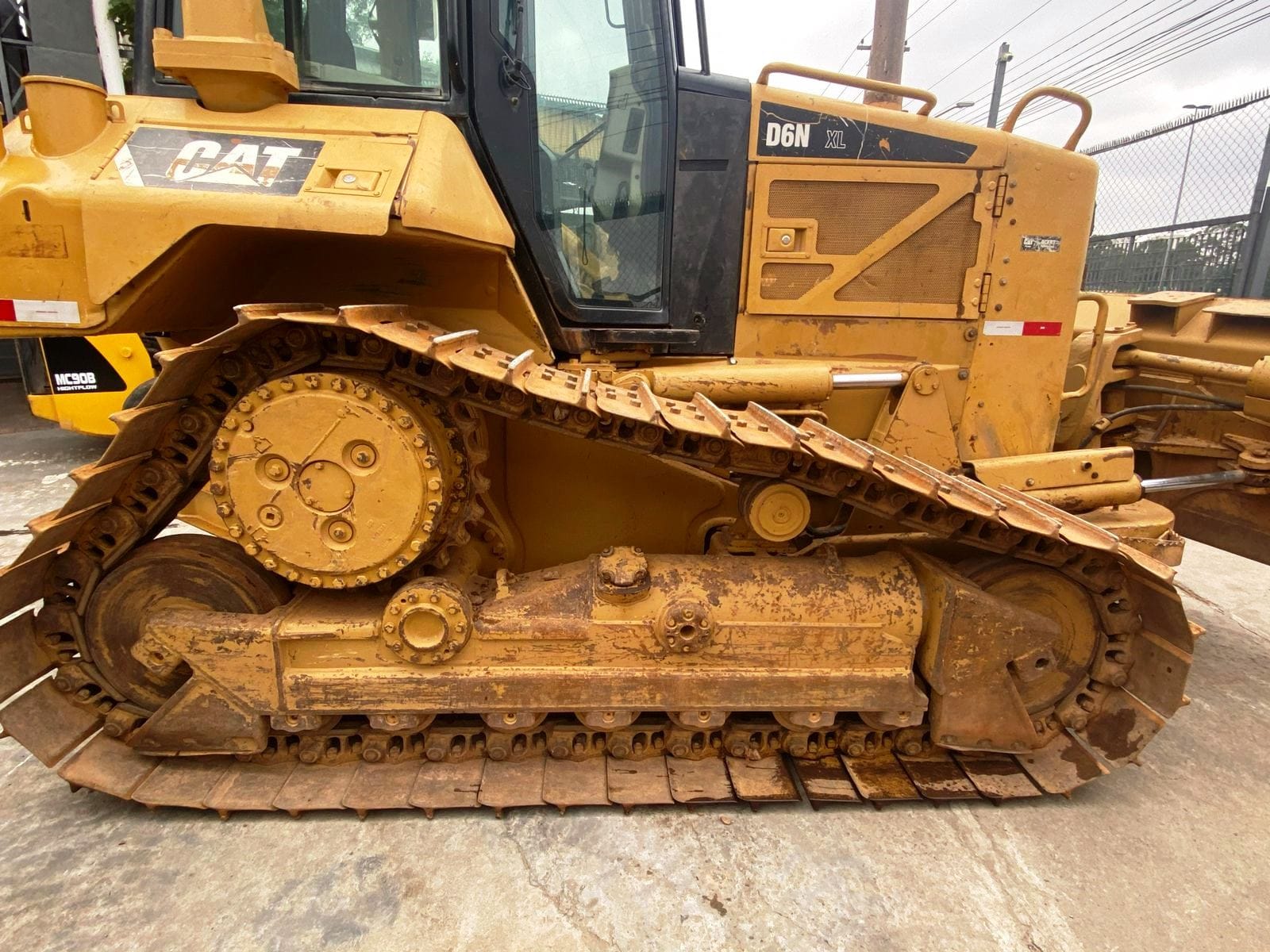 Trator de esteira Caterpillar D6N 2014 - Imagem 2