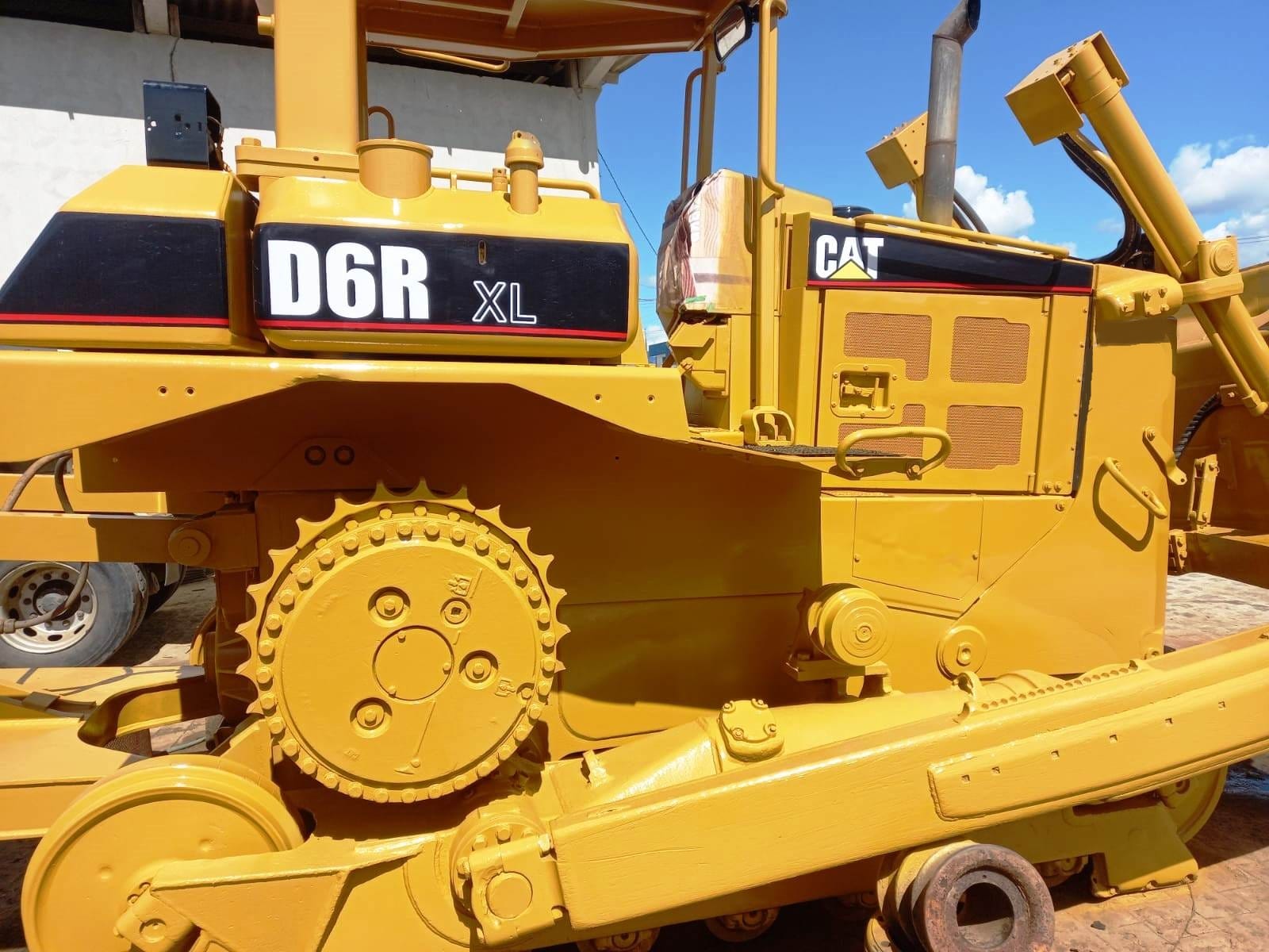 Trator de esteira Caterpillar D6R 2005 - Imagem 1