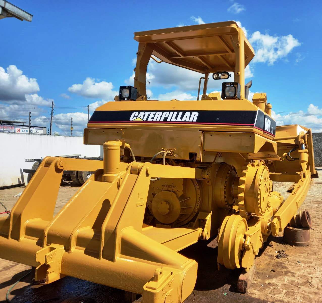 Trator de esteira Caterpillar D6R 2005 - Imagem 2