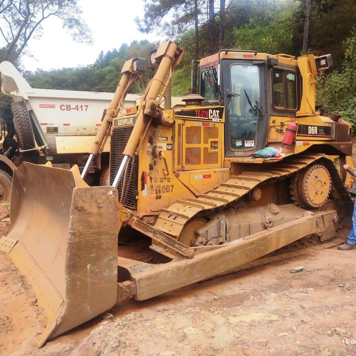 Trator de esteira Caterpillar D6R 2008 - Imagem 1