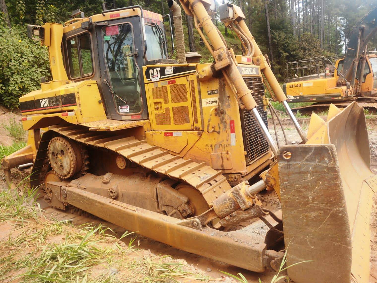 Trator de esteira Caterpillar D6R 2008 - Imagem 2