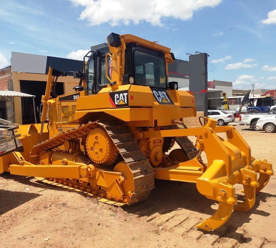 Trator de esteira Caterpillar D6T 2012 - Imagem 1