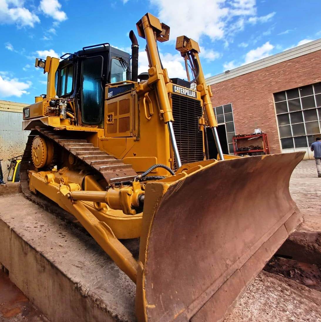Trator de esteira Caterpillar D6T 2013 - Imagem 3