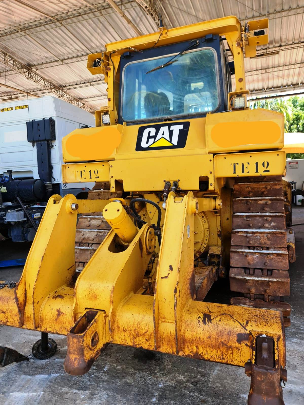 Trator de esteira Caterpillar D6T 2015 - Imagem 2