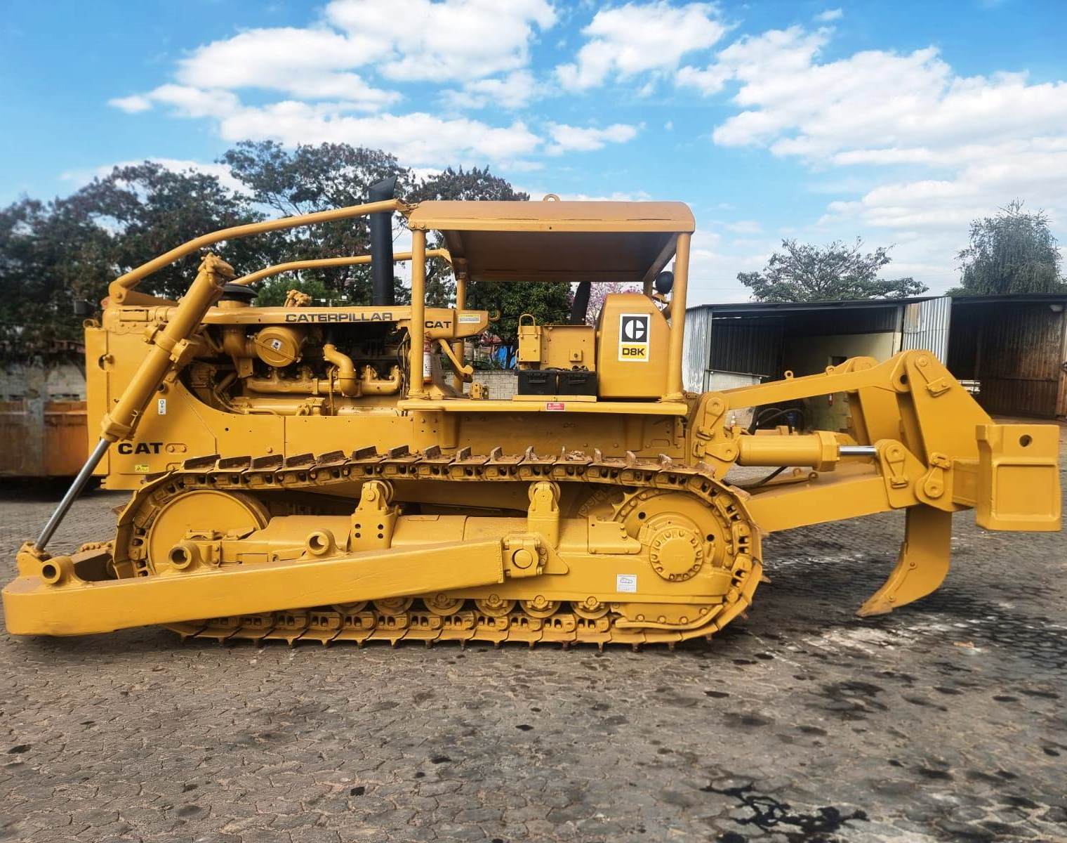 Trator de esteira Caterpillar D8K 1980 - Imagem 1
