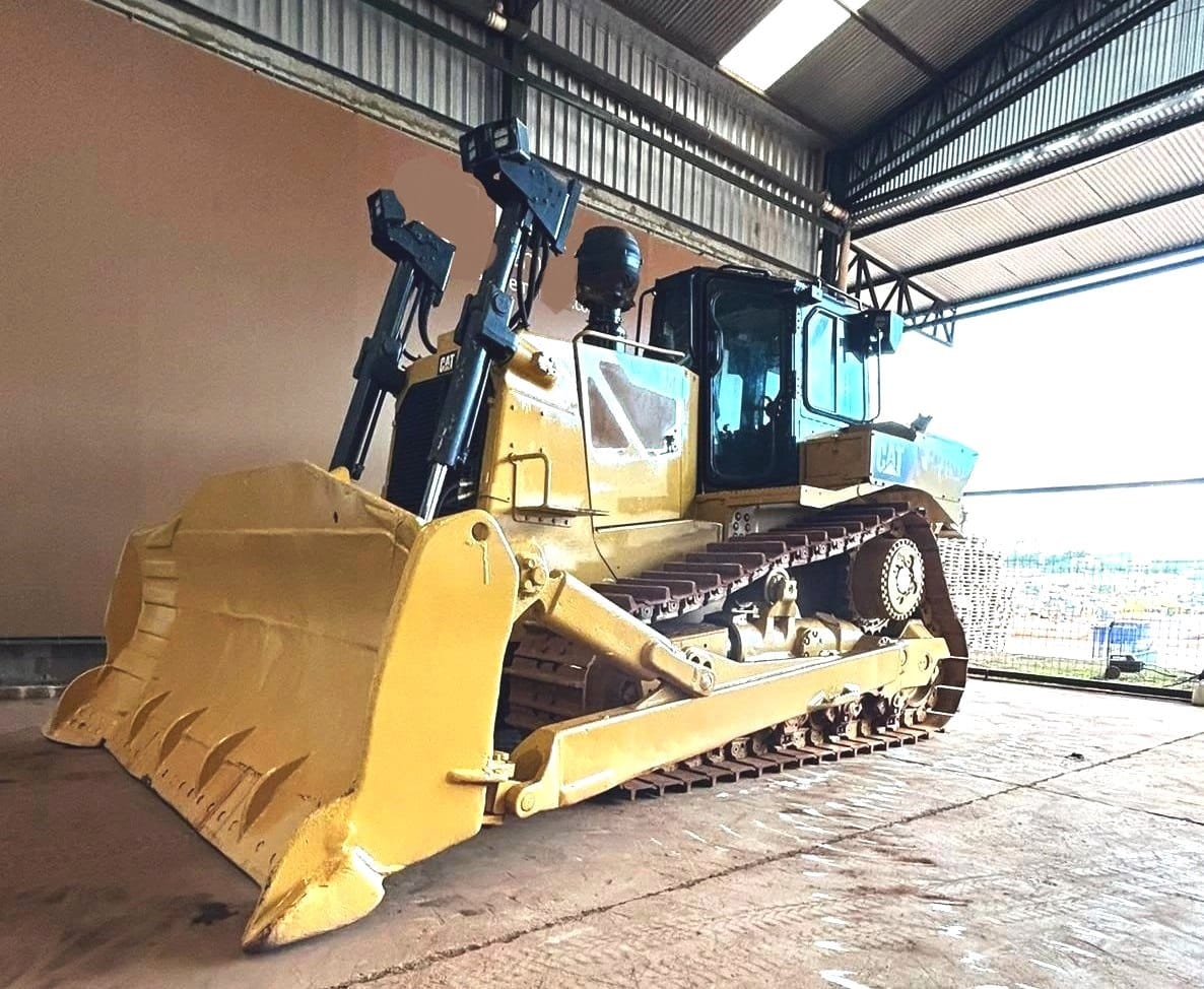 Trator de esteira Caterpillar D8T 2017 - Imagem 1