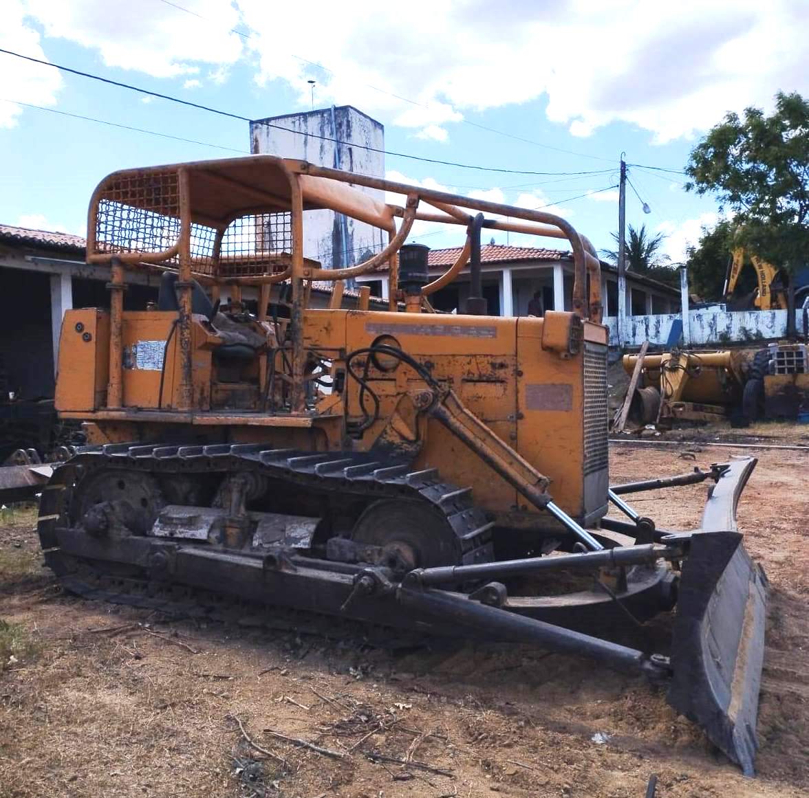 Trator de esteira FIAT  7D 1995 - Imagem 2