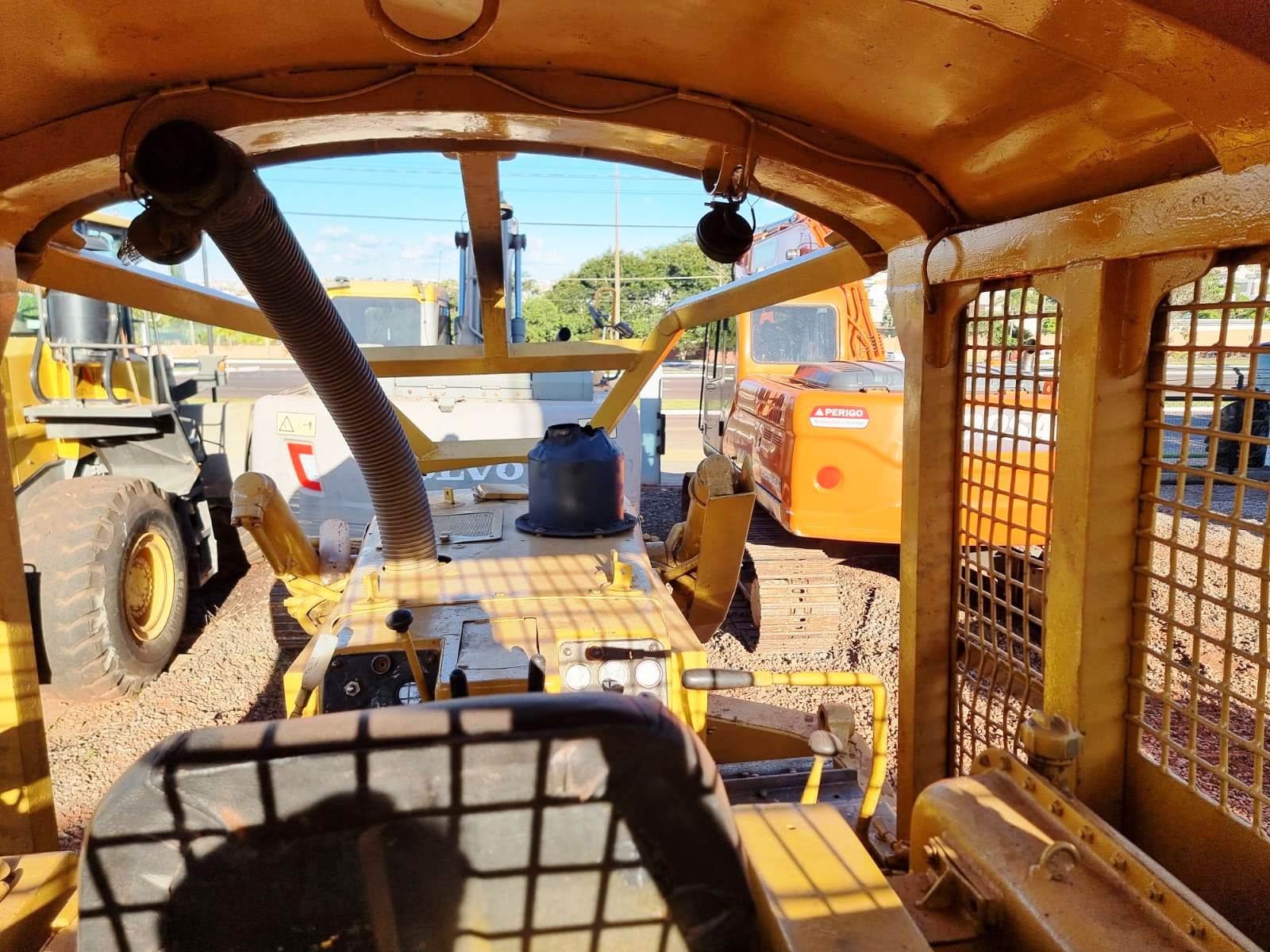 Trator de esteira Komatsu D60 1980 - Imagem 3
