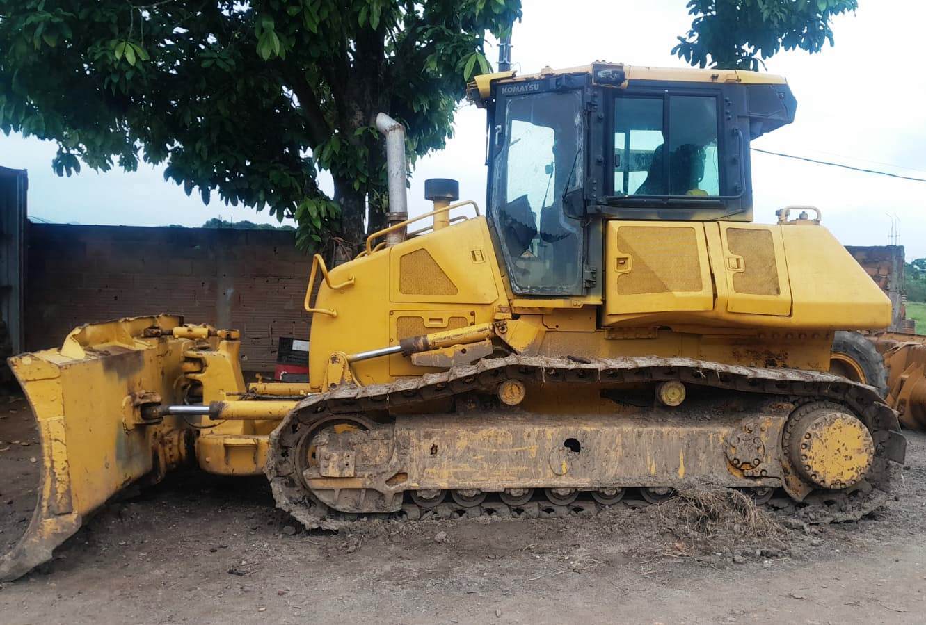 Trator de esteira Komatsu D61 2015 - Imagem 1