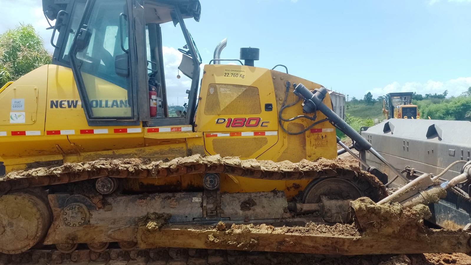 Trator de esteira New Holland D 180 2016 - Imagem 2
