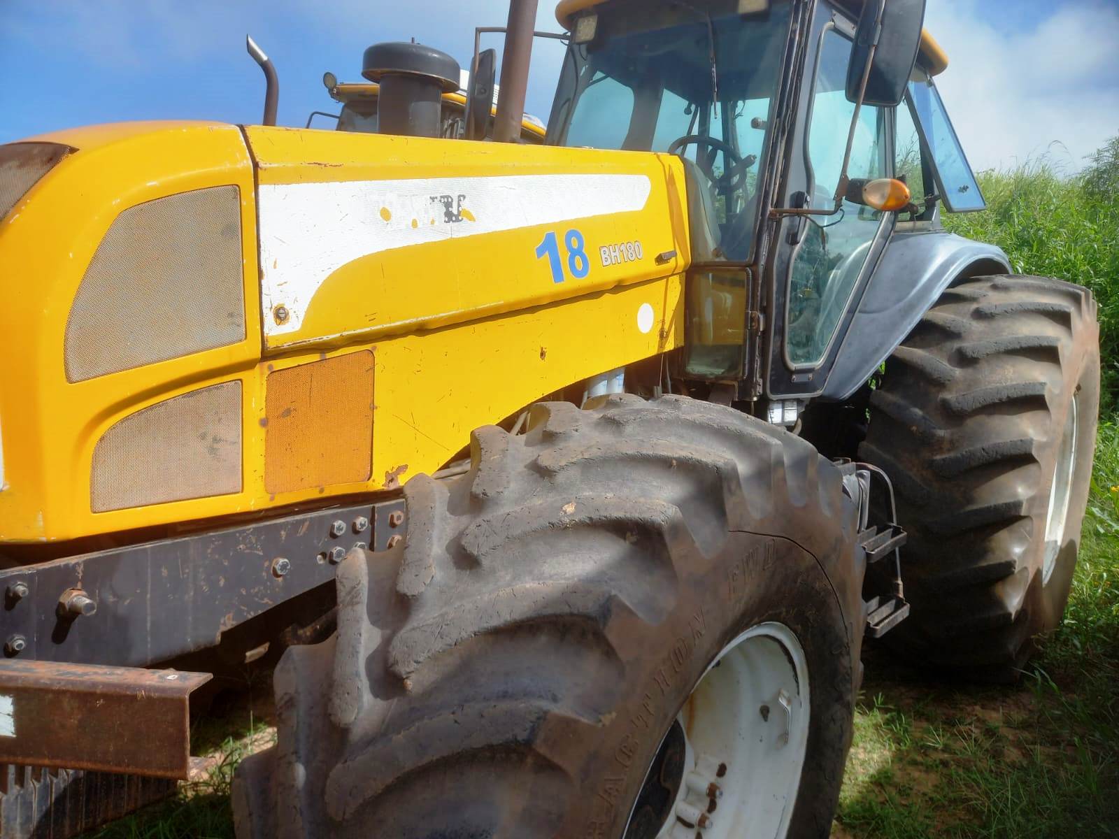 Trator Pneu Valtra BH 180 2008 - Imagem 1