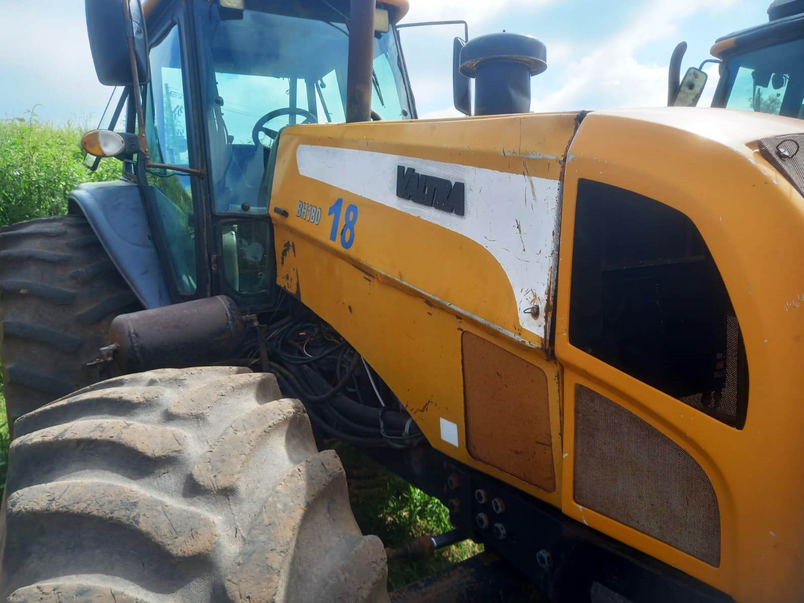 Trator Pneu Valtra BH 180 2008 - Imagem 2