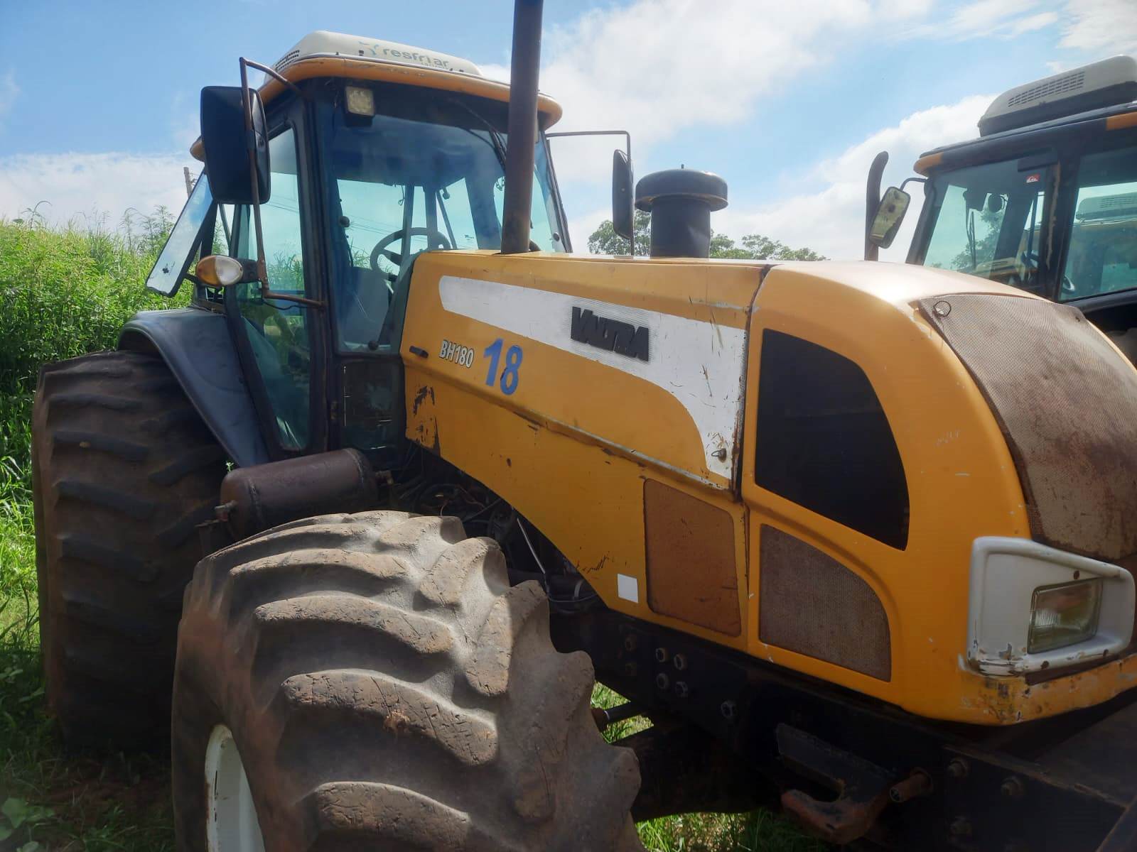 Trator Pneu Valtra BH 180 2008 - Imagem 4