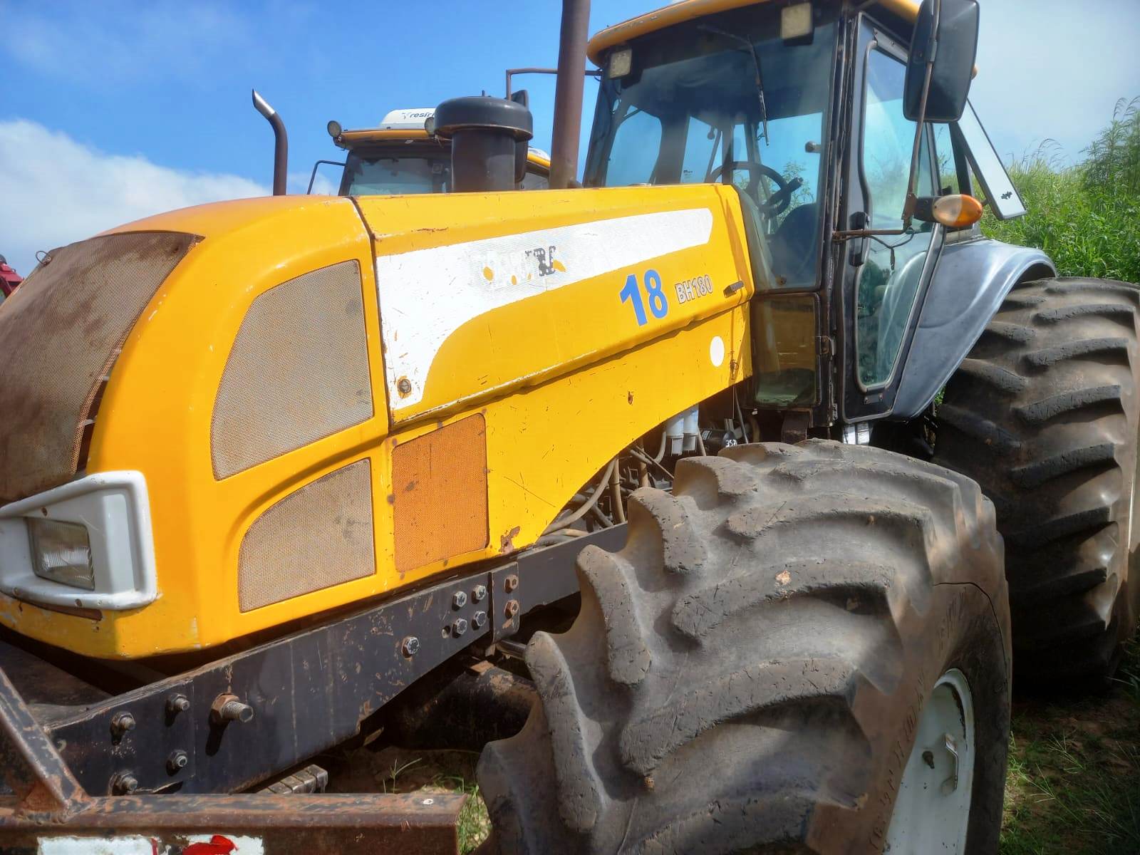 Trator Pneu Valtra BH 180 2008 - Imagem 3