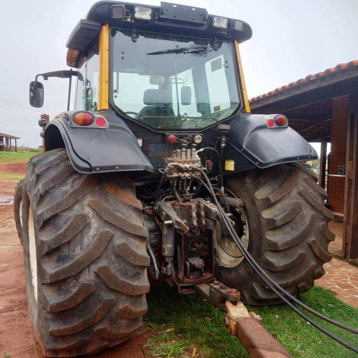 Trator Pneu Valtra BH200 2014 - Imagem 3