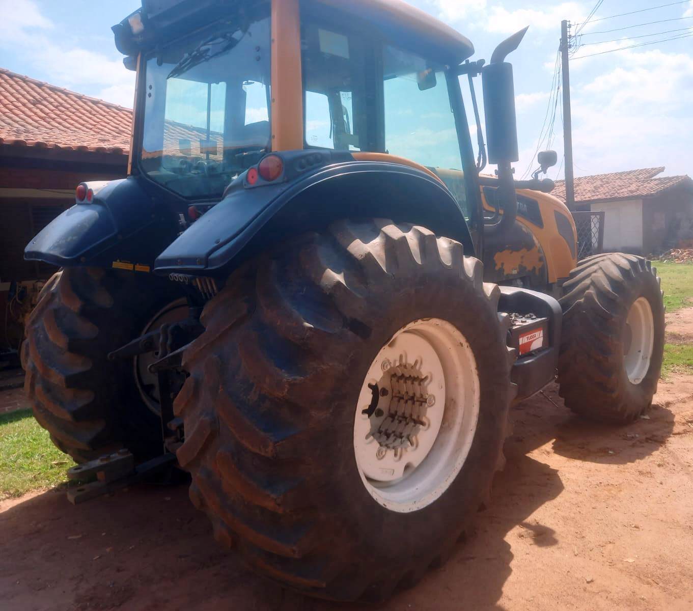 Trator Pneu Valtra BH200 2014 - Imagem 5