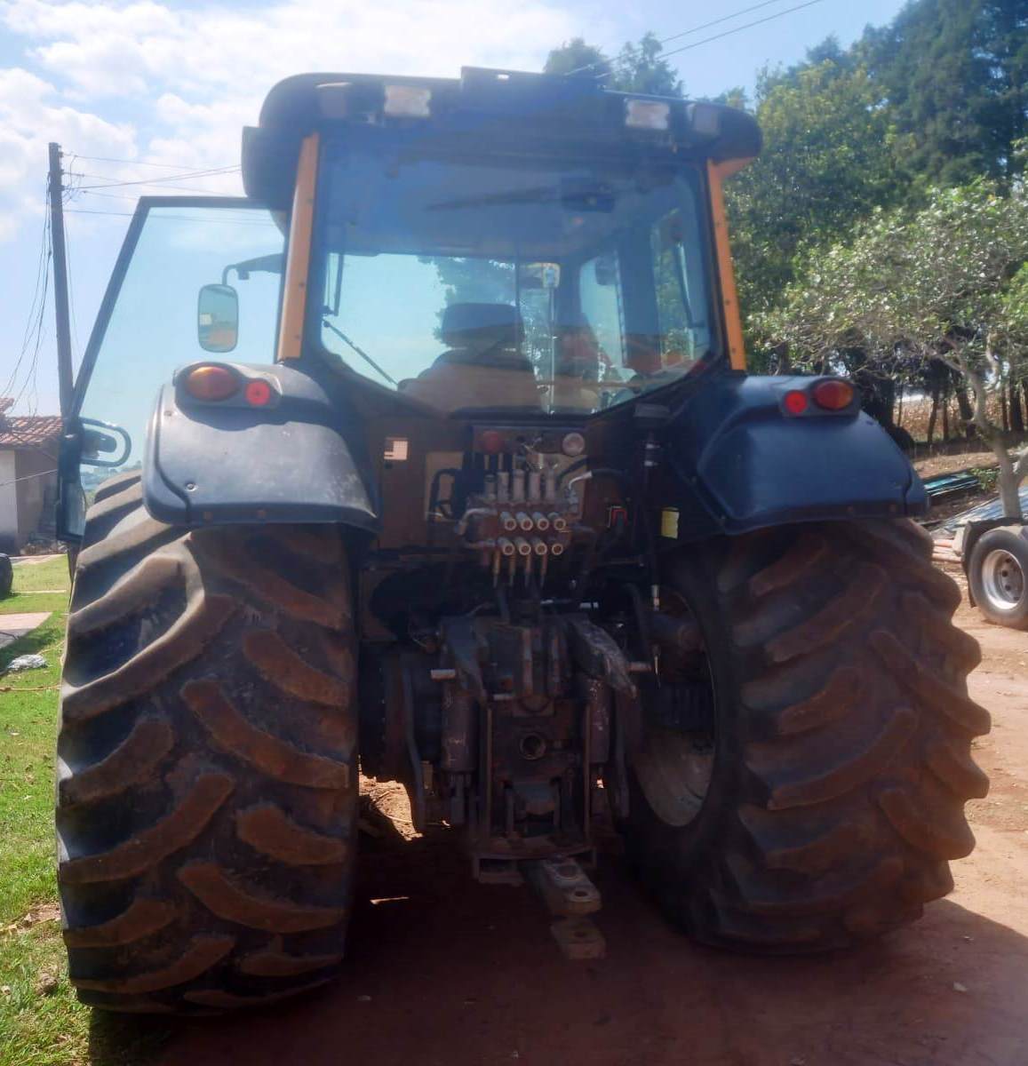 Trator Pneu Valtra BH200 2014 - Imagem 7