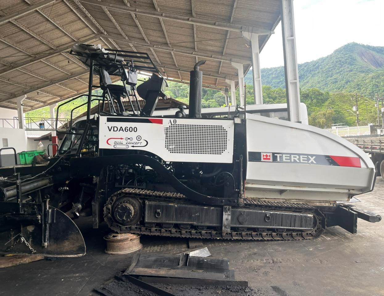 Vibroacabadora Terex VDA 600 2011 - Imagem 1