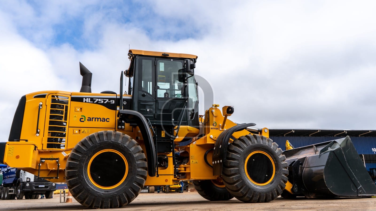 Pá Carregadeira Hyundai HL757 2022 - Imagem 1