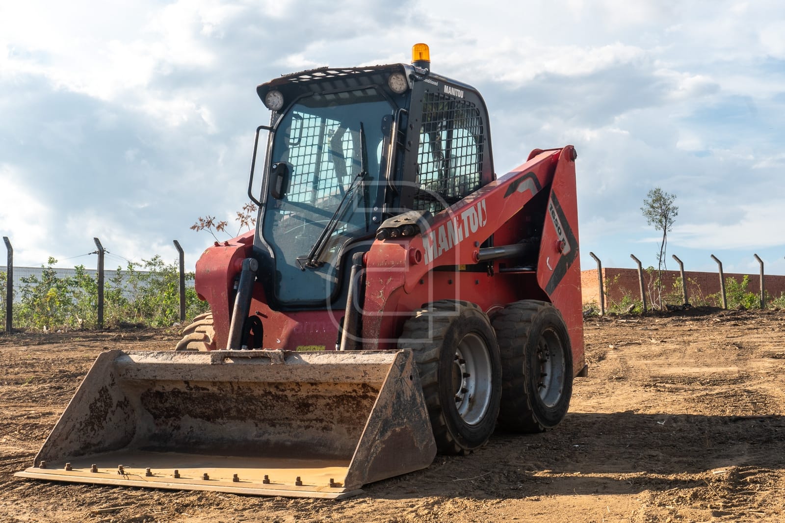 Mini Carregadeira Manitou 1650R 2022 - Imagem 4