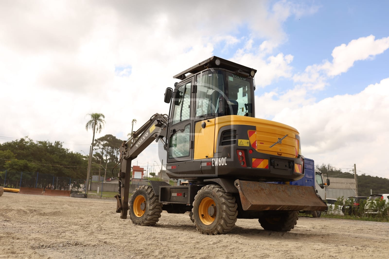 Mini Escavadeira Volvo EW60C 2023 - Imagem 3