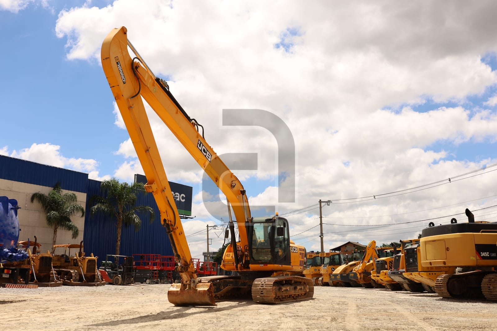Escavadeira JCB JS 220 LR 2021 - Imagem 1