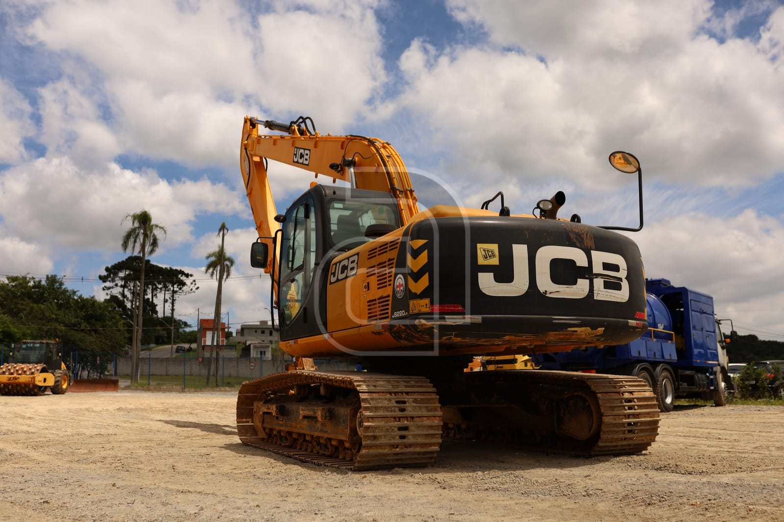 Escavadeira JCB JS 220 LR 2021 - Imagem 2