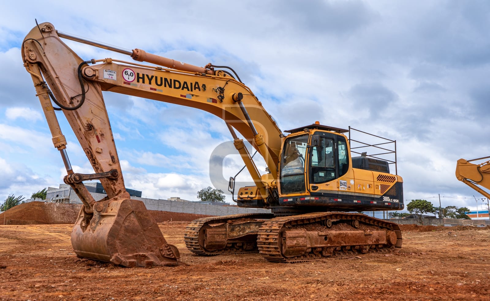 Escavadeira Hyundai R380 2013 - Imagem 1